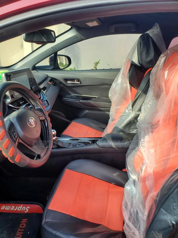 Toyota C-HR 2019 Red photo 7