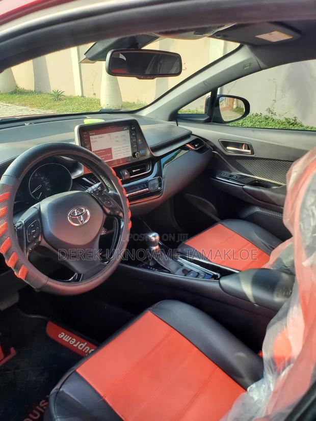Toyota C-HR 2019 Red photo 8
