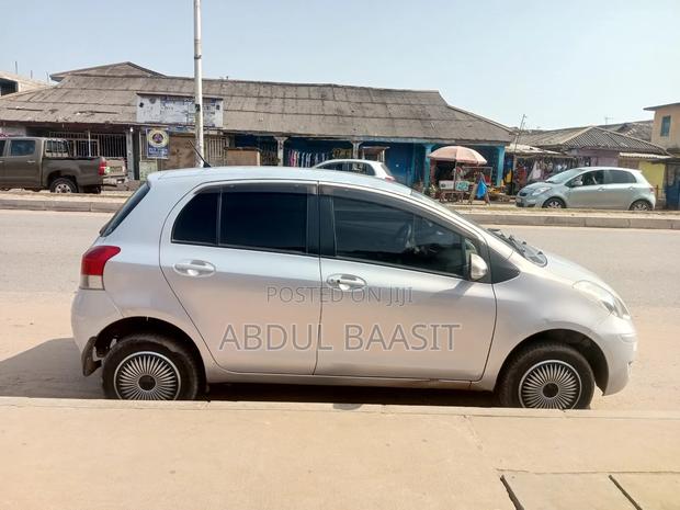 Toyota Vitz 1.3 AWD 5dr 2011 Silver