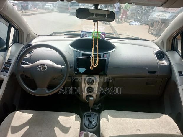 Toyota Vitz 1.3 AWD 5dr 2011 Silver