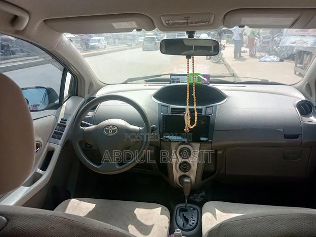 Toyota Vitz 1.3 AWD 5dr 2011 Silver