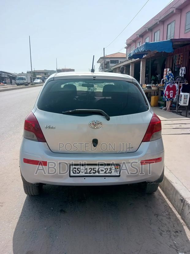 Toyota Vitz 1.3 AWD 5dr 2011 Silver