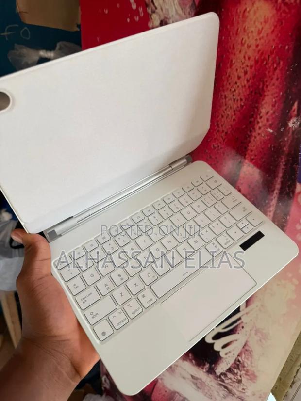 iPad 11th A16 and Apple iPad 10th Generation Magic Keyboard (White) photo 3