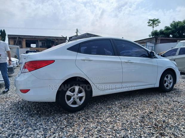 Hyundai Accent GLS 4dr Sedan (1.6L 4cyl 6M) 2015 White