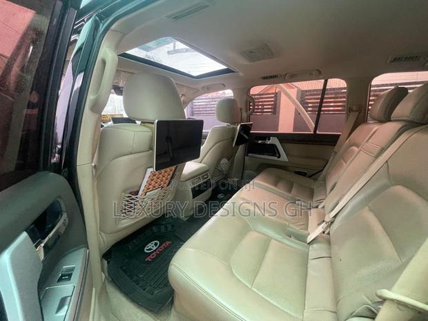 Toyota Land Cruiser 2023 Black photo 7