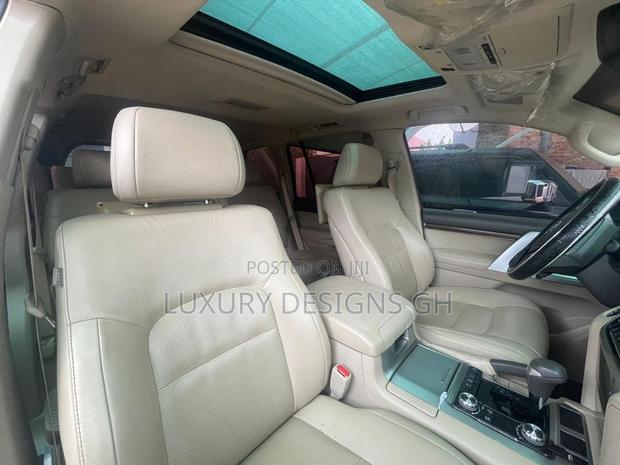 Toyota Land Cruiser 2023 Black photo 10