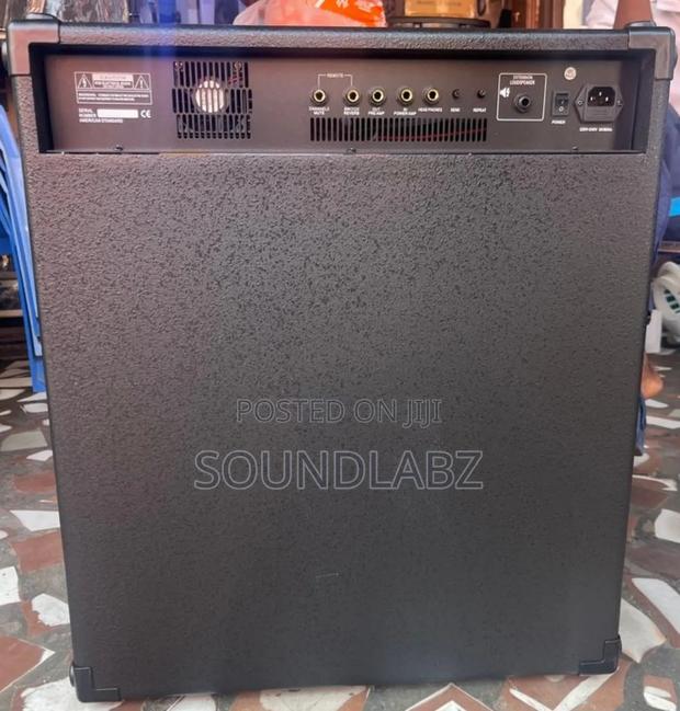 Yamaha Kb400 Keyboard Combo Amplifier. · Photo 4