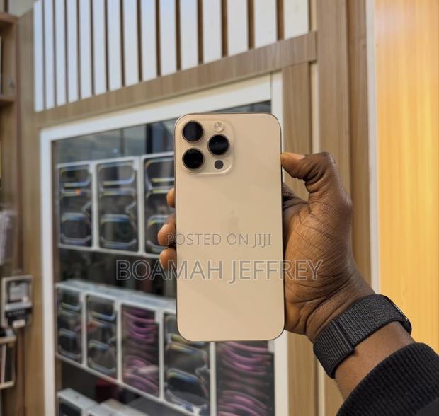 Apple iPhone 16 Pro Max 256 GB Gold · Photo 4