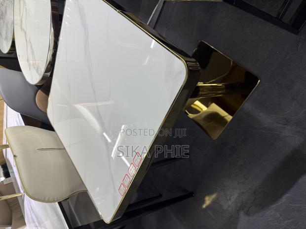 Luxurious Square Table photo 2
