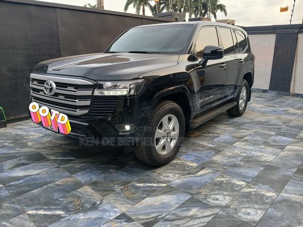 Toyota Land Cruiser 2025 Black photo 3
