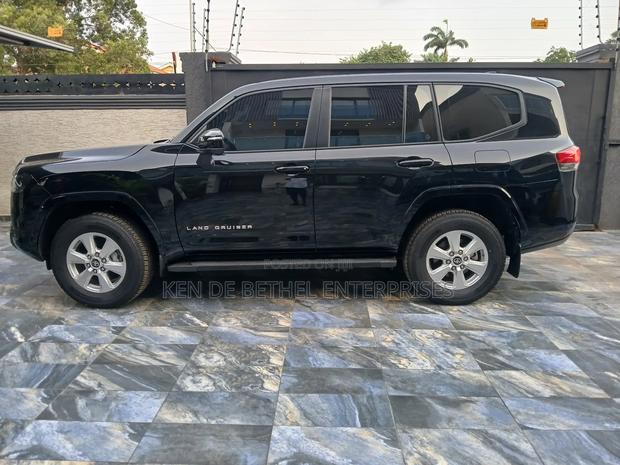 Toyota Land Cruiser 2025 Black photo 5
