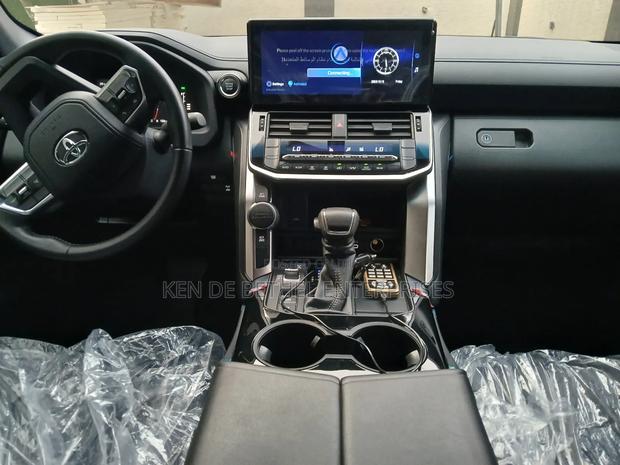 Toyota Land Cruiser 2025 Black photo 10