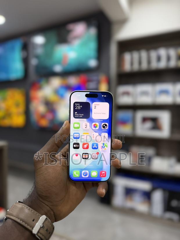 Apple iPhone 17 Pro 512 GB White · Photo 3