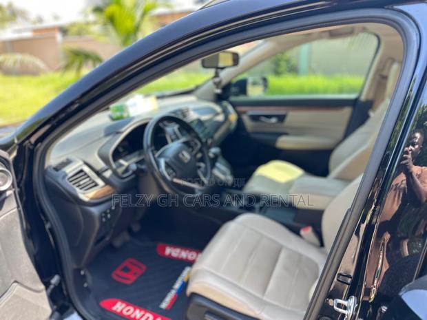 Honda CR-V Touring FWD 2018 Black photo 6