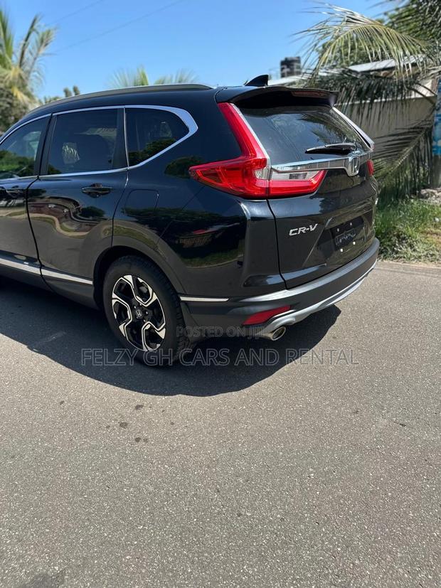 Honda CR-V Touring FWD 2018 Black photo 12