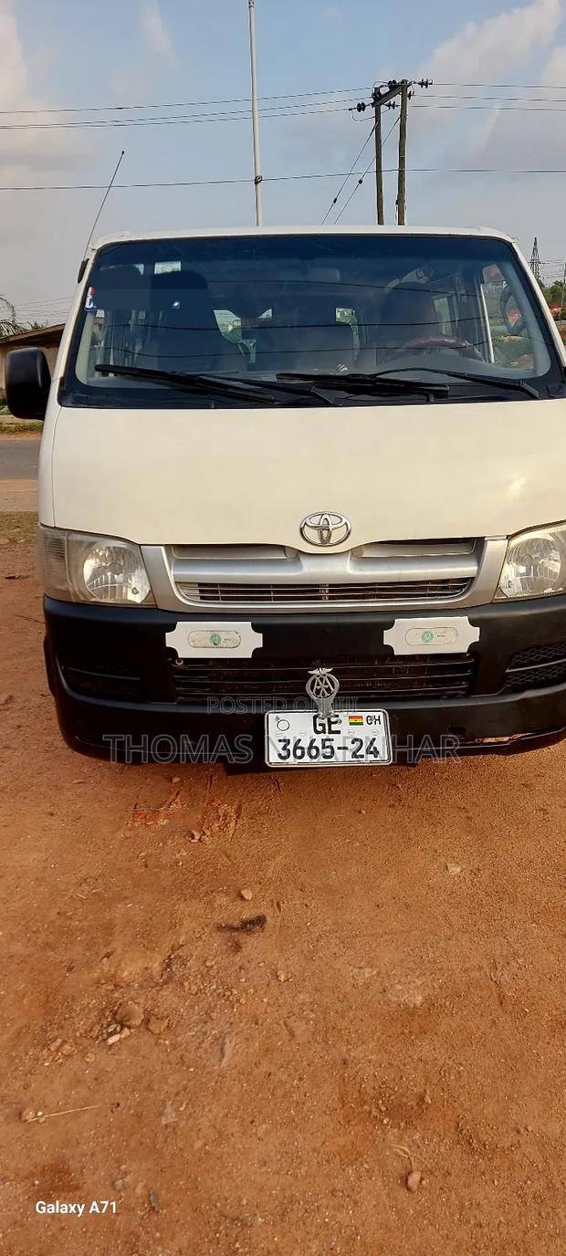 Toyota HiAce 2014 White