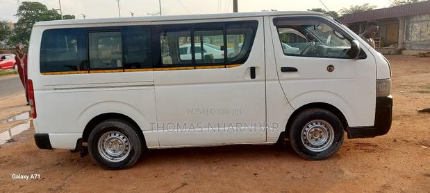 Toyota HiAce 2014 White photo 3