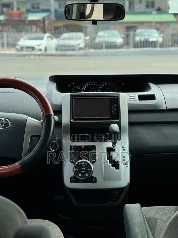 Toyota Voxy 2013 Black