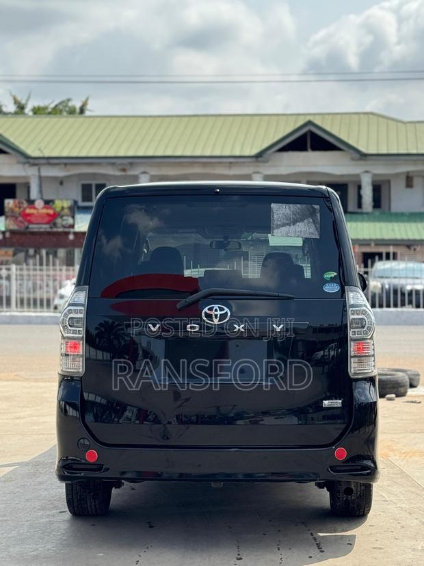 Toyota Voxy 2013 Black