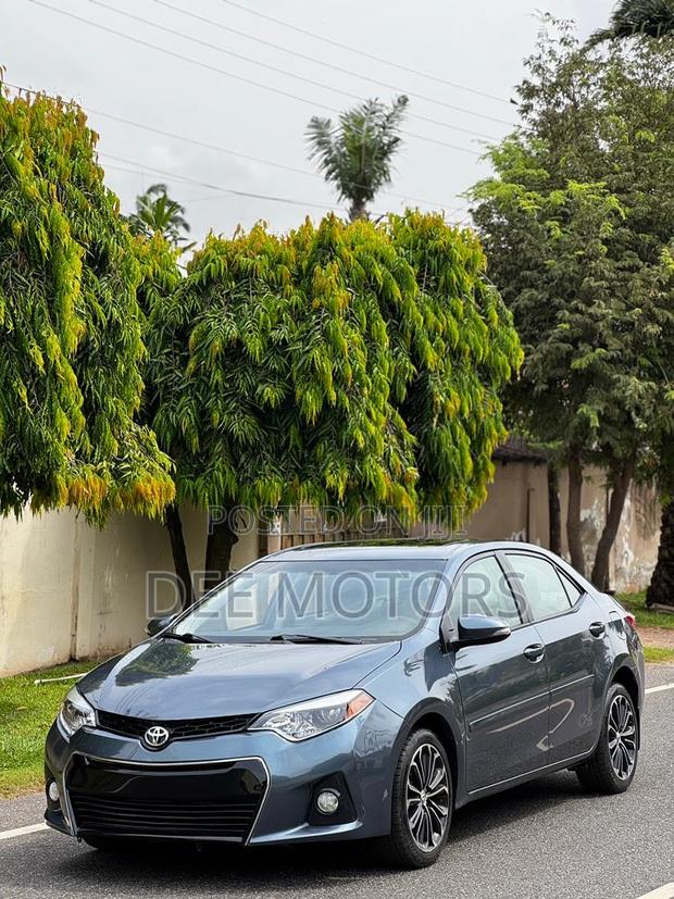 Toyota Corolla S Plus 4dr Sedan (1.8L 4cyl CVT) 2015 Gray