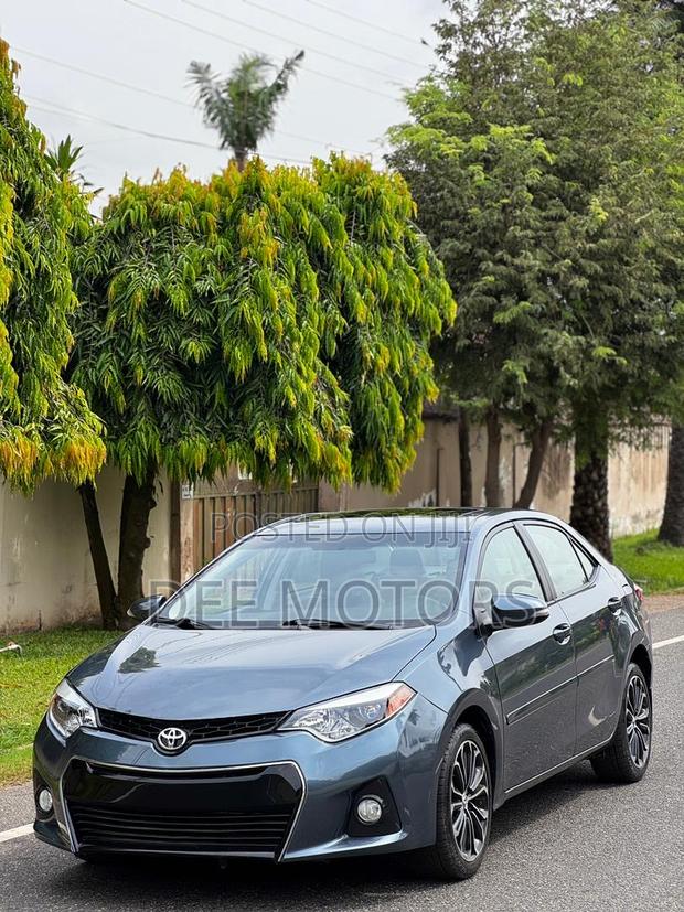 Toyota Corolla S Plus 4dr Sedan (1.8L 4cyl CVT) 2015 Gray