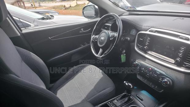 Kia Sorento 2.4L L FWD 2018 Silver photo 3