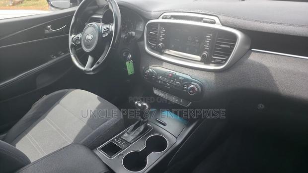 Kia Sorento 2.4L L FWD 2018 Silver photo 6