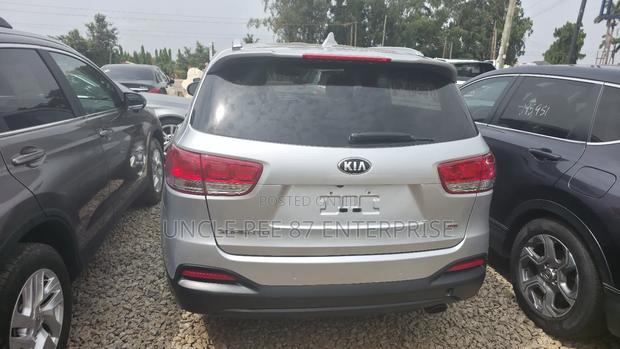 Kia Sorento 2.4L L FWD 2018 Silver photo 8