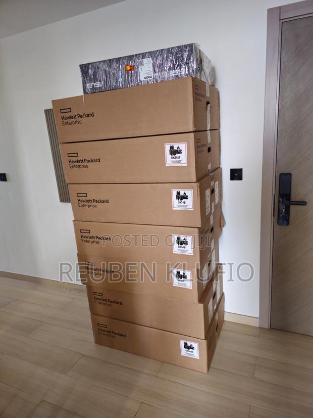 New Server HP ProLiant DL 380 G10 4210R 32GB Intel Xeon HDD+SSD 1T · Photo 2