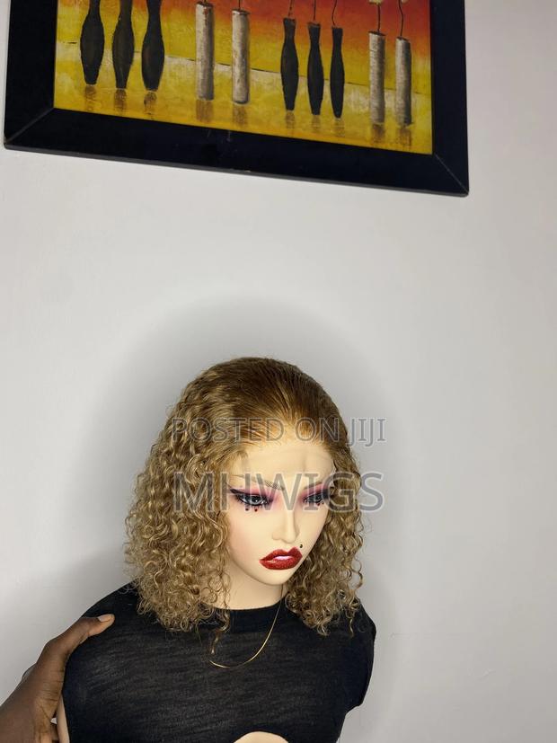 Blond Jerry Curls Unit · Photo 1
