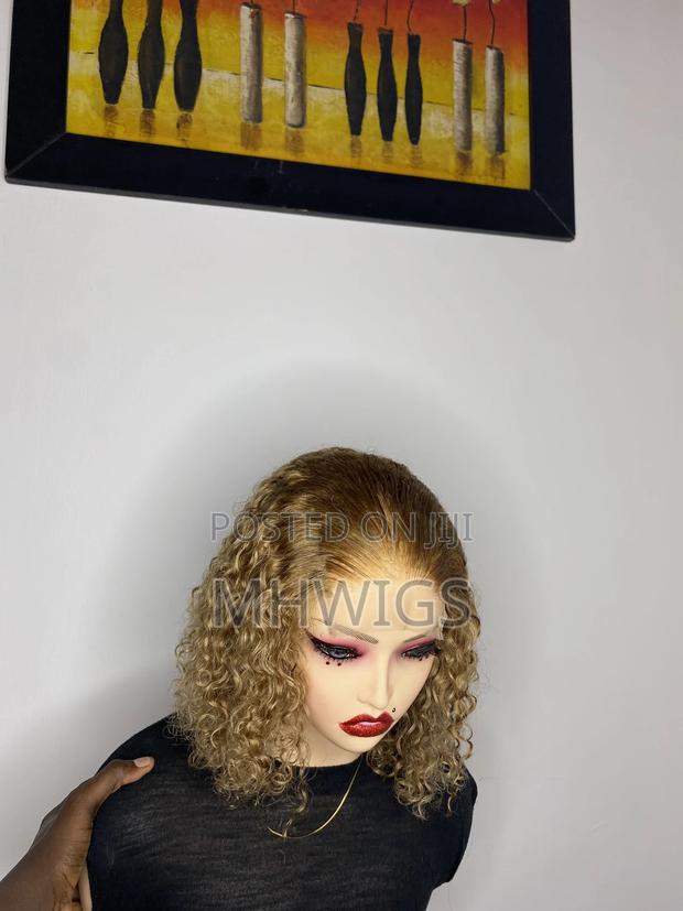 Blond Jerry Curls Unit · Photo 2