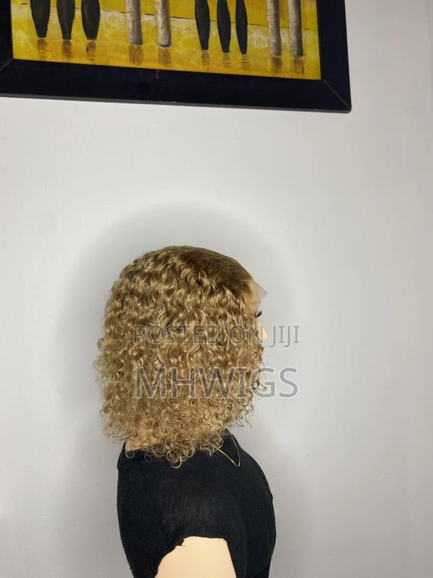 Blond Jerry Curls Unit · Photo 4