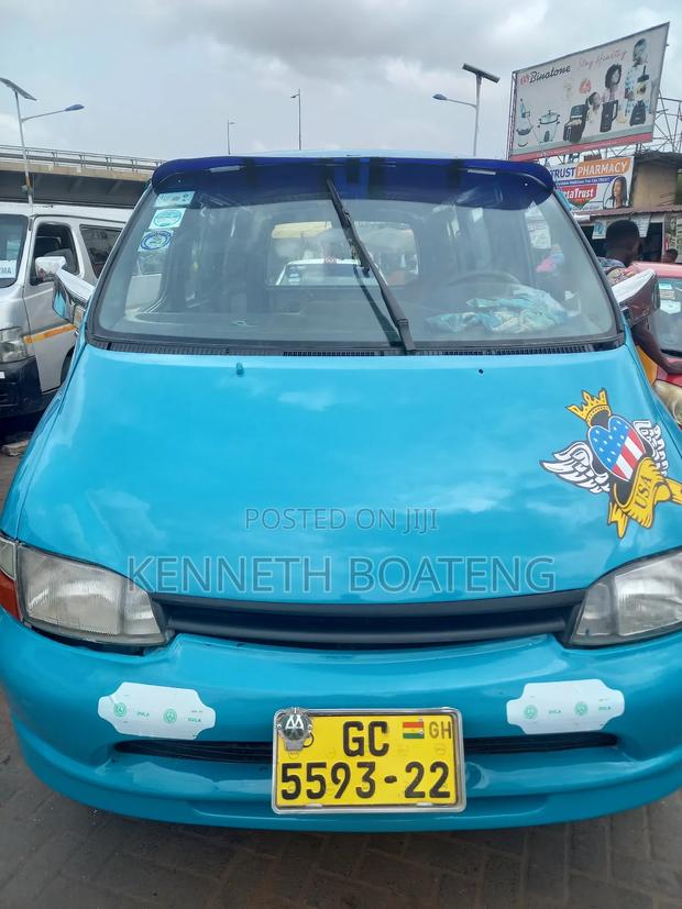 Toyota HiAce 2006 Green · Photo 2