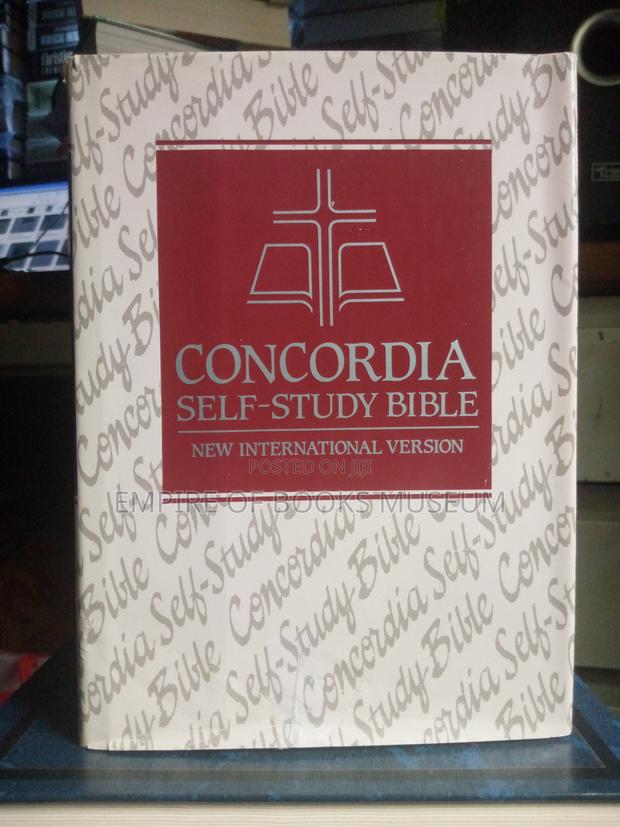 The Concordia Self-Study Bible Hardcover · Photo 2