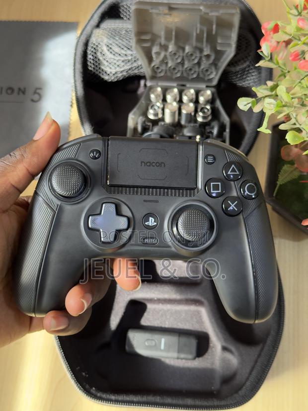Nacon Revolution Pro 5 (Official Licensed Playstation Controller) photo 3
