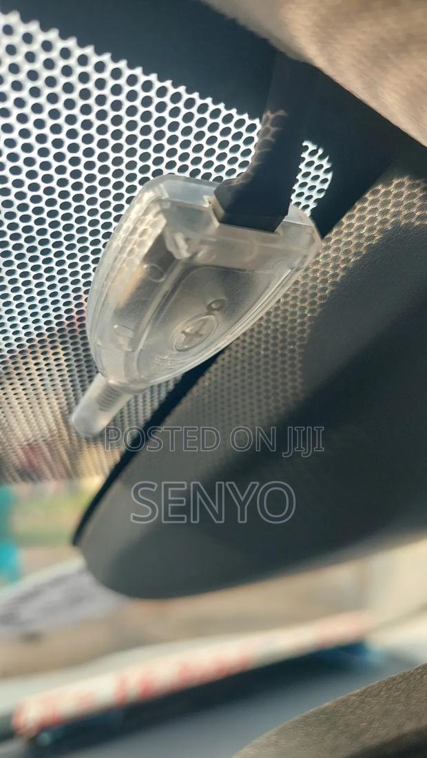 Toyota Corolla SE 4dr Sedan (1.8L 4cyl CVT) 2017 White