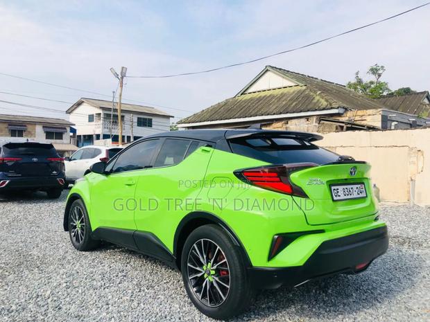 Toyota C-HR 2022 photo 2