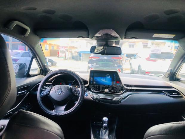 Toyota C-HR 2022 photo 3