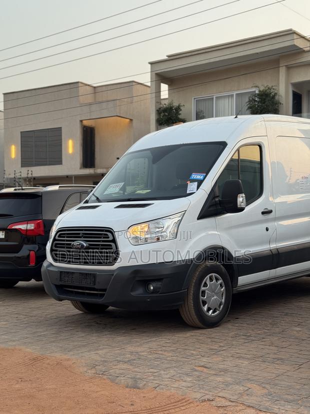 Ford Transit 2018 White photo 2