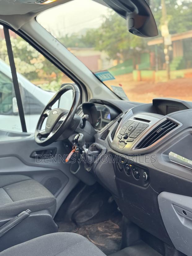Ford Transit 2018 White photo 3