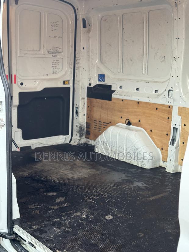 Ford Transit 2018 White photo 4