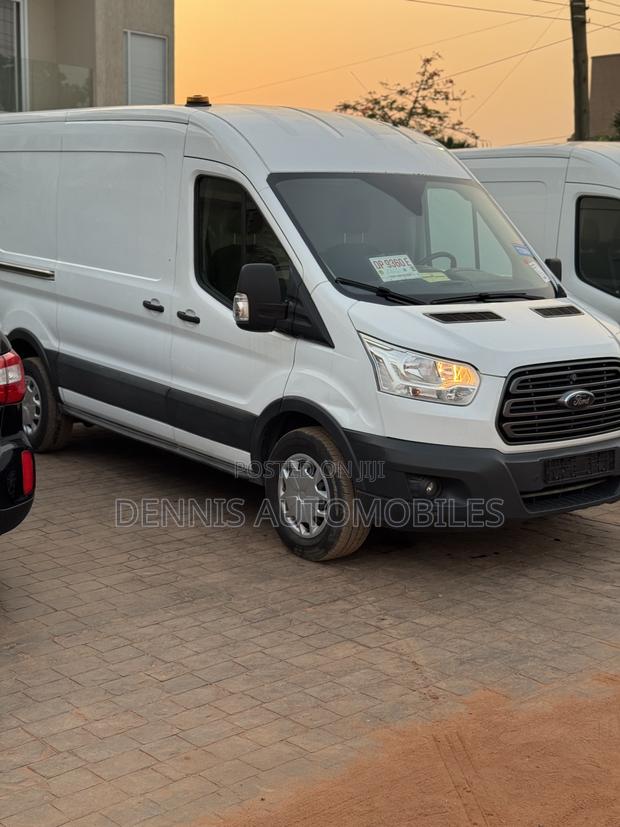 Ford Transit 2018 White photo 6