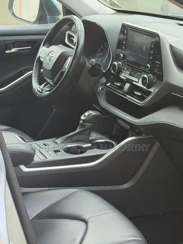 Toyota Highlander XLE AWD 2020 Blue