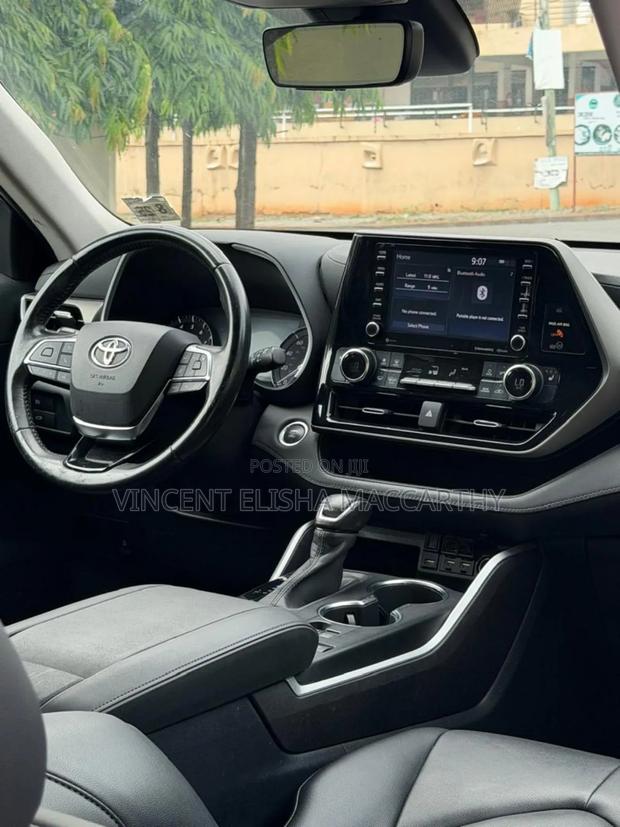 Toyota Highlander XLE AWD 2020 Blue