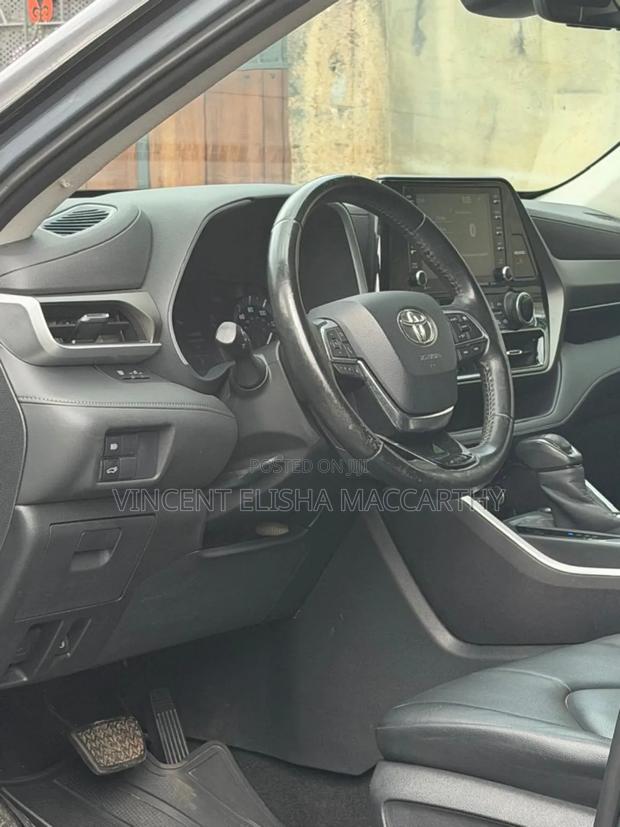 Toyota Highlander XLE AWD 2020 Blue