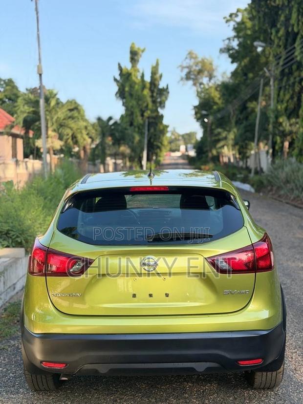 Nissan Qashqai 2018 Green