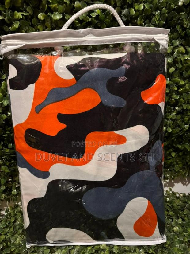 Kingsize Bedsheet With 4 Pillowcases photo 2