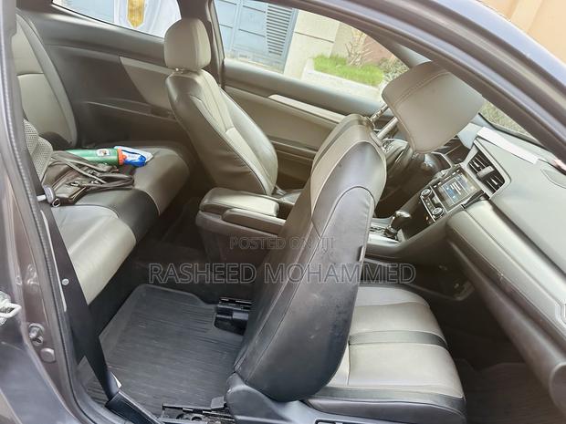 Honda Civic Sport Touring 4dr Hatchback (1.5L 4cyl) 2017 Gray