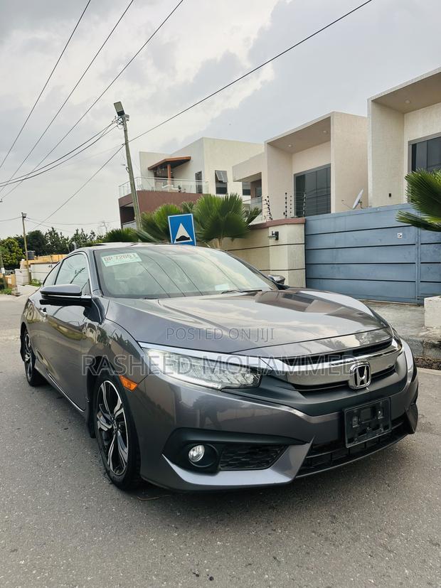 Honda Civic Sport Touring 4dr Hatchback (1.5L 4cyl) 2017 Gray