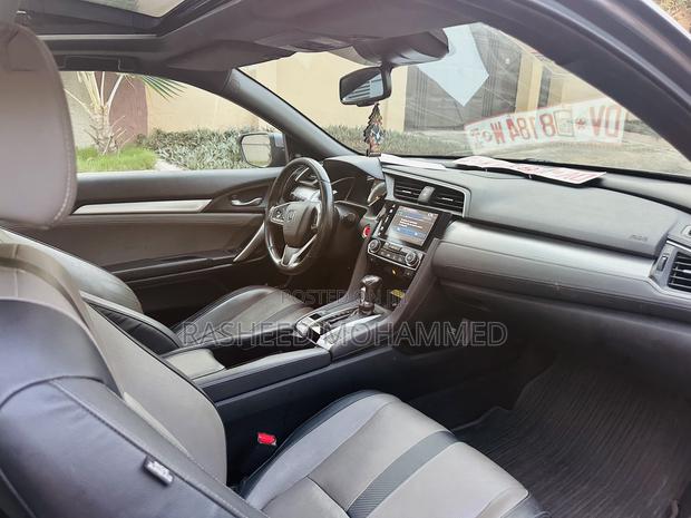 Honda Civic Sport Touring 4dr Hatchback (1.5L 4cyl) 2017 Gray